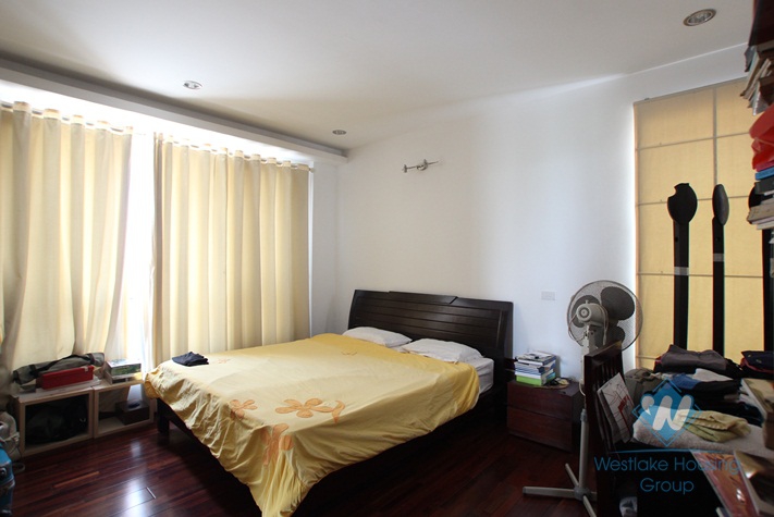 Lake view 2 bedroom apartment for lease in Tay Ho district, Hanoi